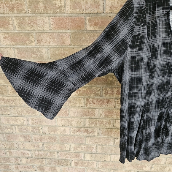 Torrid Fit And Flare Rayon Slub Button-Front Top Size 2 - Picture 3 of 6